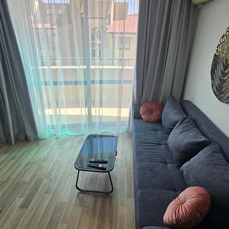 Sunny Design Avalon Apartment