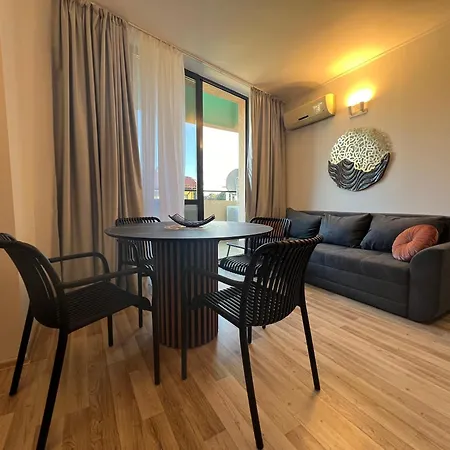 Sunny Design Avalon Apartment *